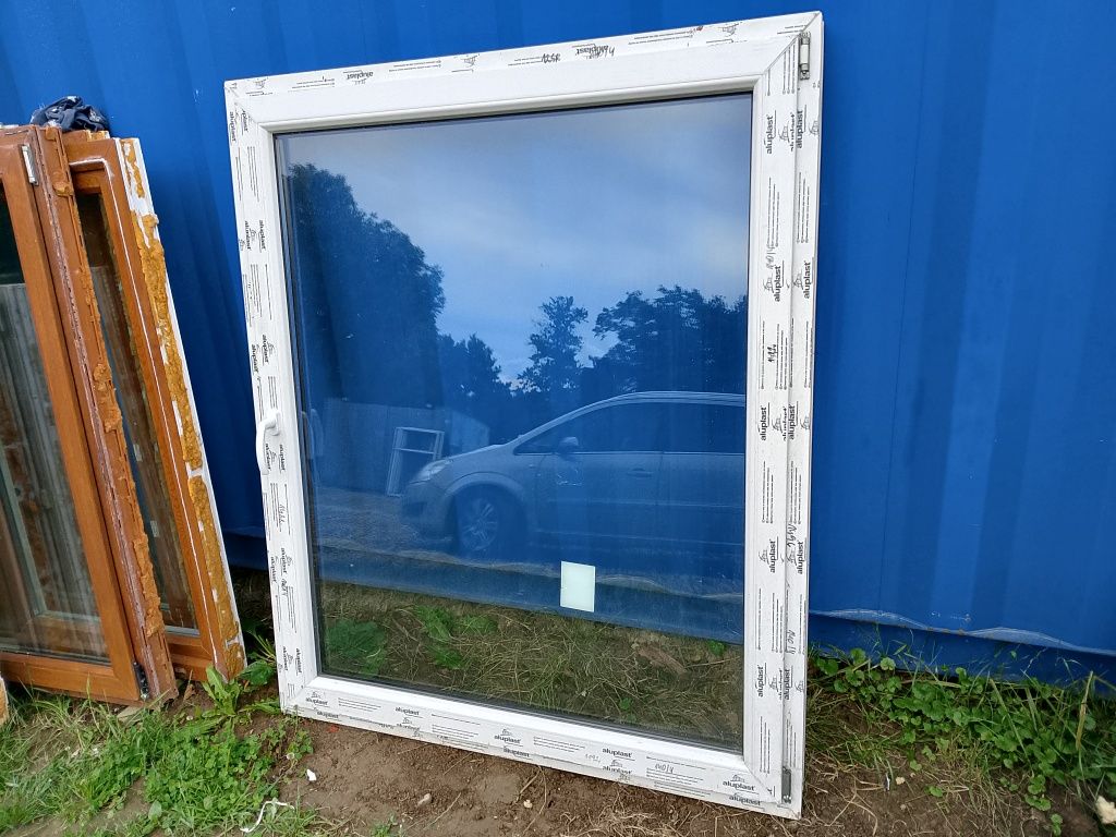 Okno 125x149 nowe plastikowe orzech uchylne