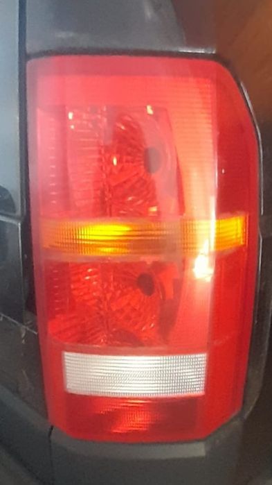 Farolim traseiro direito land rover discovery 3 ano 2005