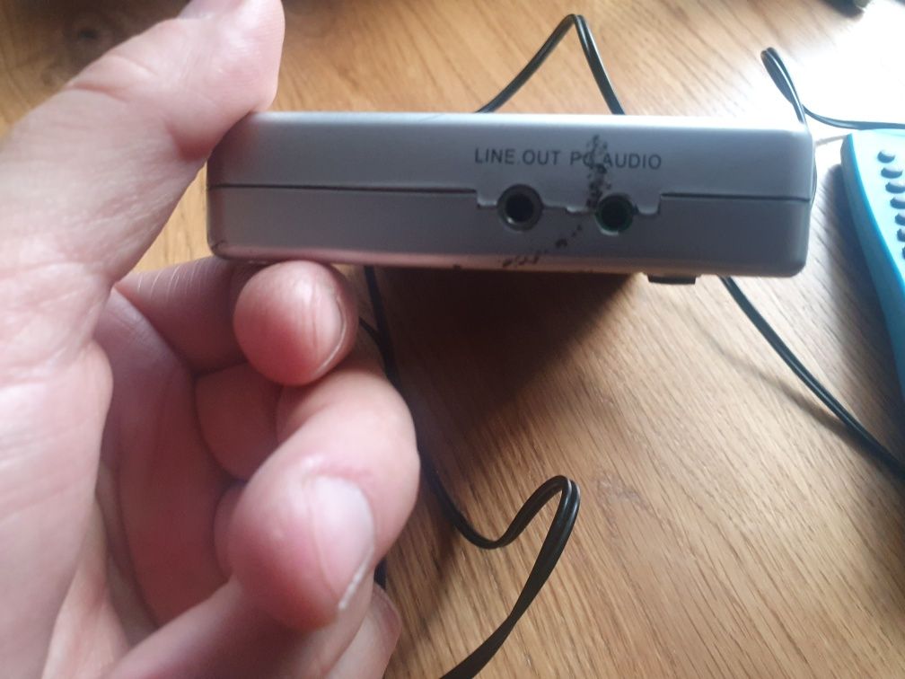 Zewnętrzny tuner TV do monitorów LCD/CRT telewizja w monitorze ;)