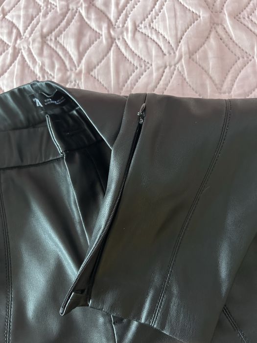 Шкіряні штани від Zara