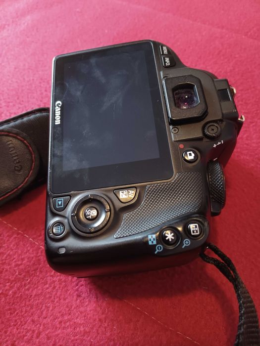 Canon EOS 100D - Perfeita para iniciantes e viagens