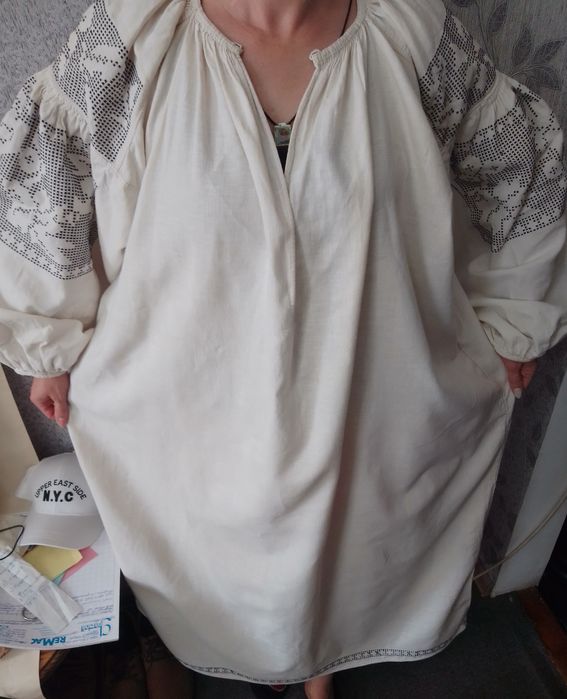 Старовинна, вишита сорочка.