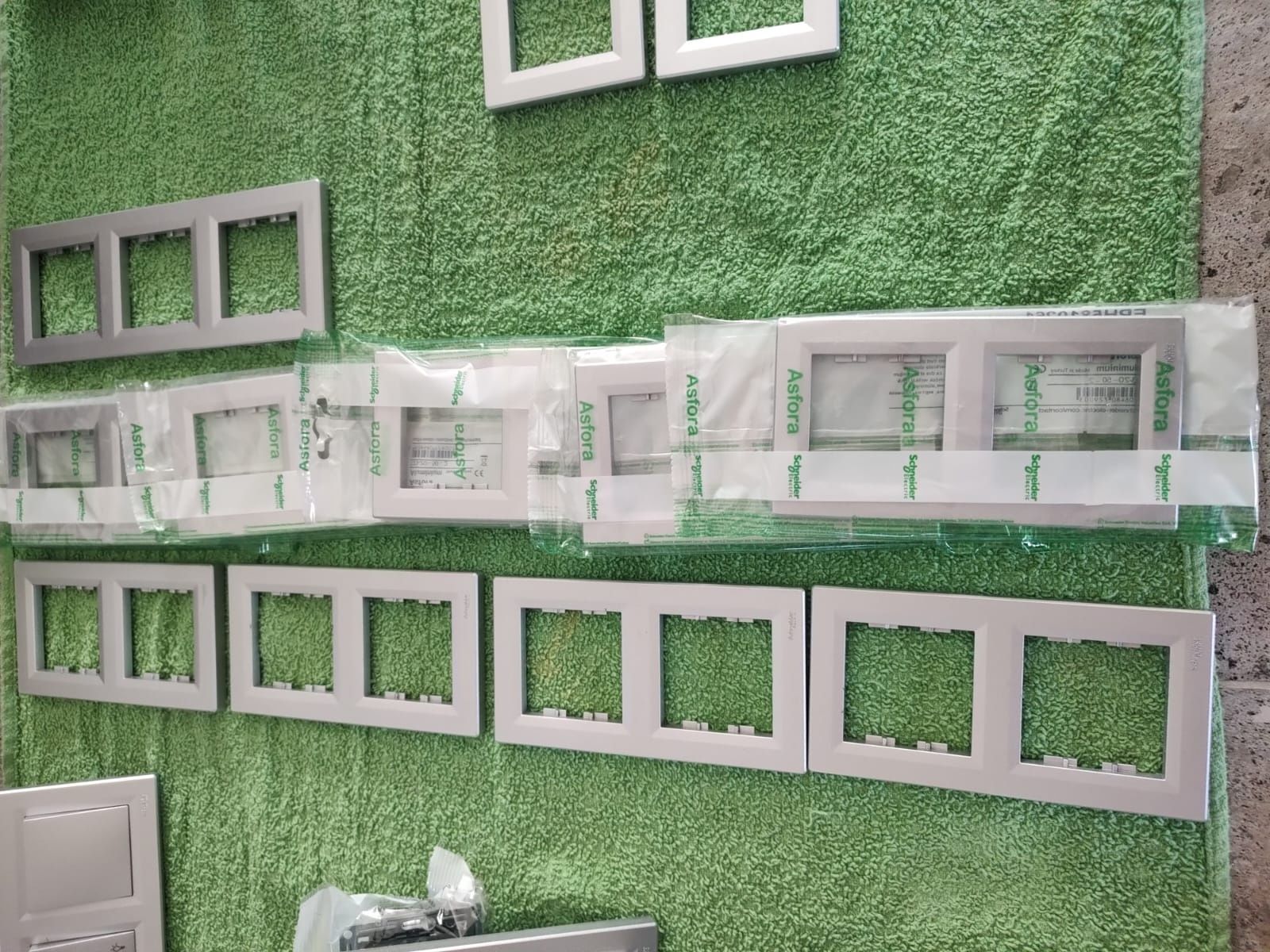 Schneider electric ASFORA kolor ALUMINIUM kontakty, włączniki.