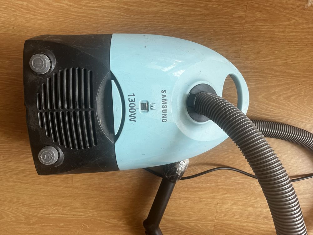 Пилосос 1300w все працює