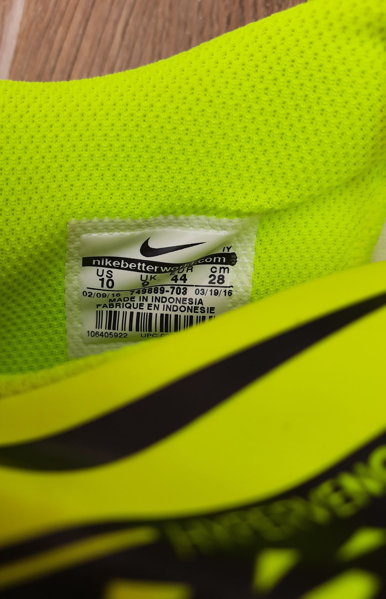 Бутсы футбольные Nike р 44 на 42(27,5см) ц 1300 гр новые
