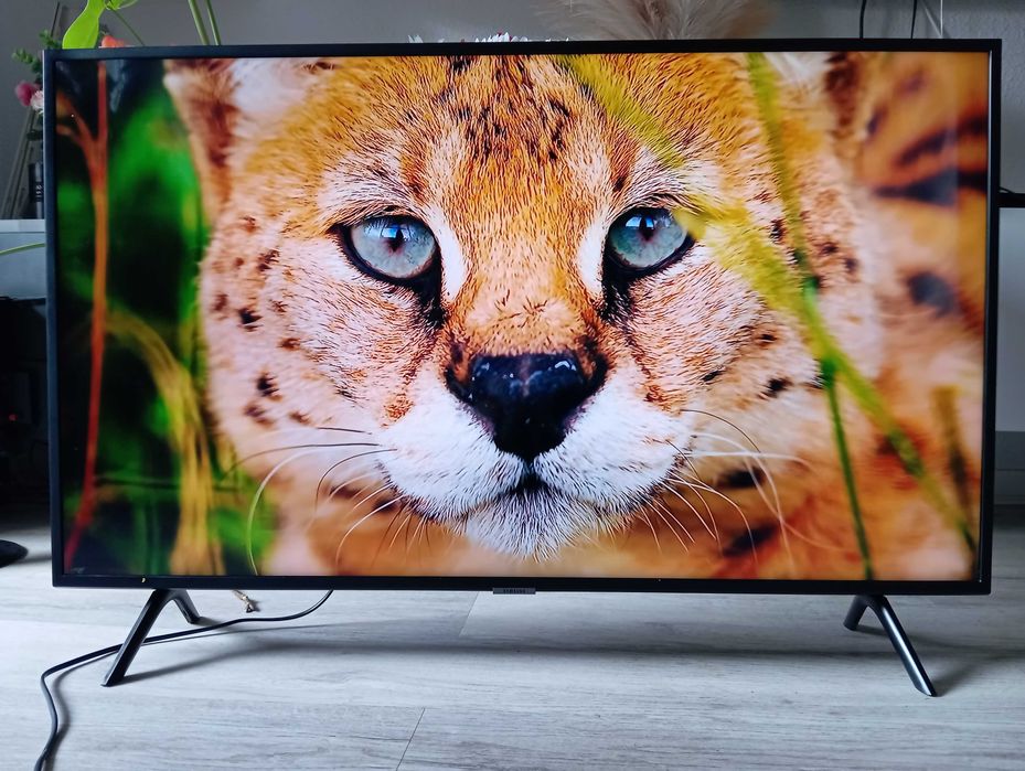 TV 43cale Samsung -UE43RU7102K-4K-HDR,Wi-Fi,Bluetooth,SmarTv Kompletny