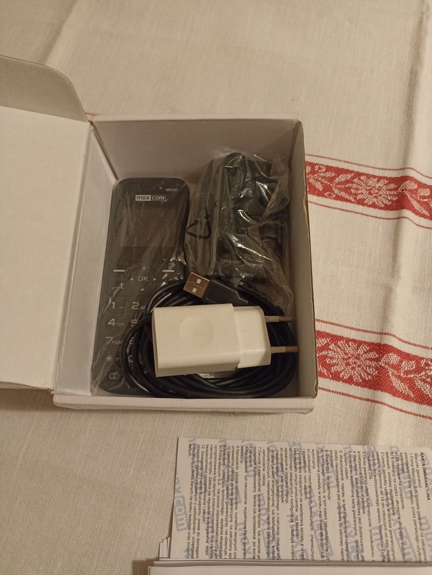 Telefon dla starszej osoby Maxcom MM36D
