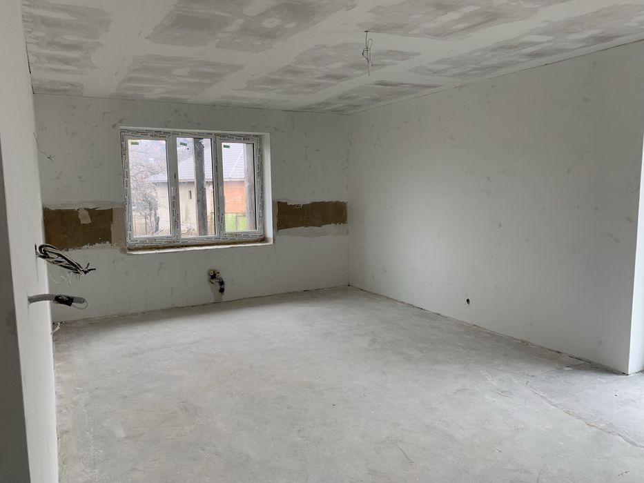 Продам будинок в Мукачево в р-н Росвигово  400 $ за кв м