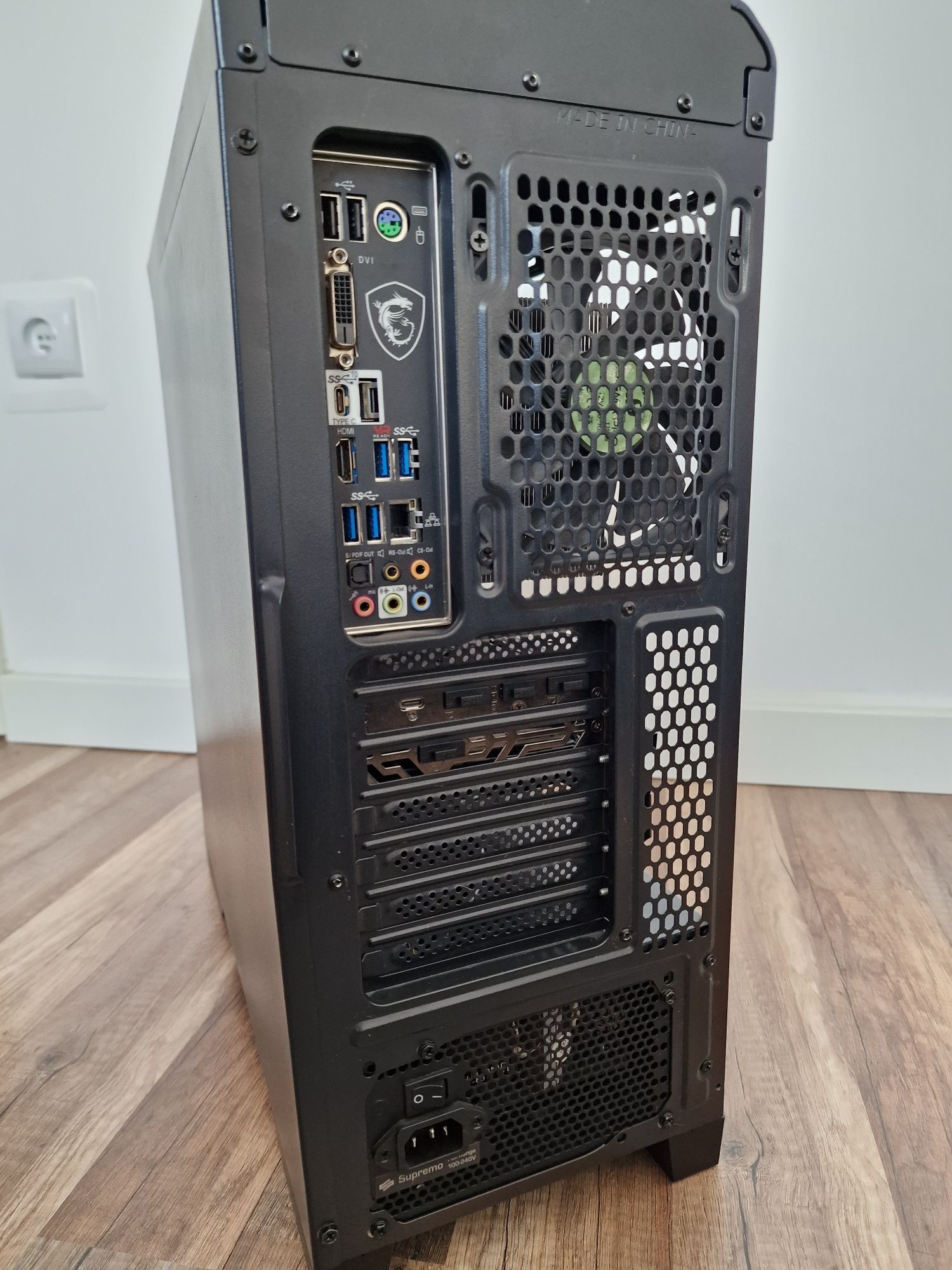 Intel Core i7-8700k, RTX 2080 Super Gaming Trio, 32GB DDR4 3600Mhz,