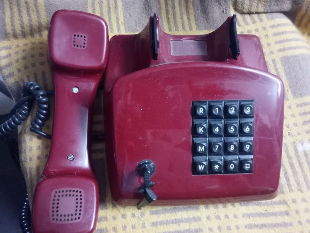 Klawiszowy stacjonarny z kluczykiem Telefon z Austrii firmy kapsch