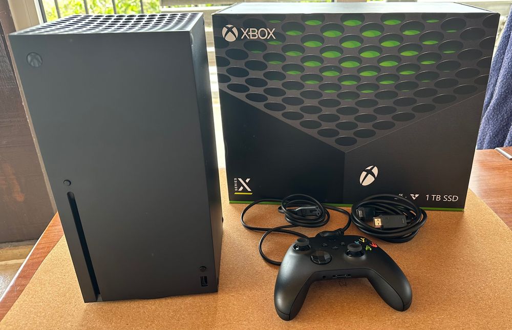 Xbox Series X comprada em Maio com muito pouco uso