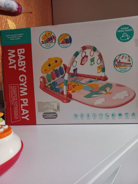 Розвивальний килимок для немовлят.