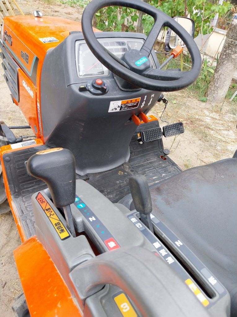 Trator kubota 20CV