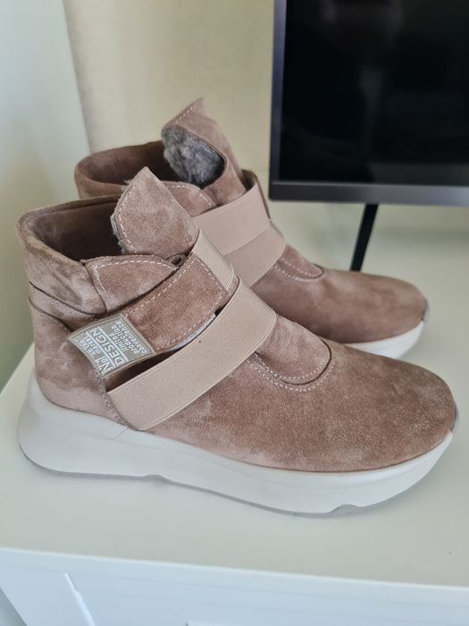 Продам новые ботинки зимние