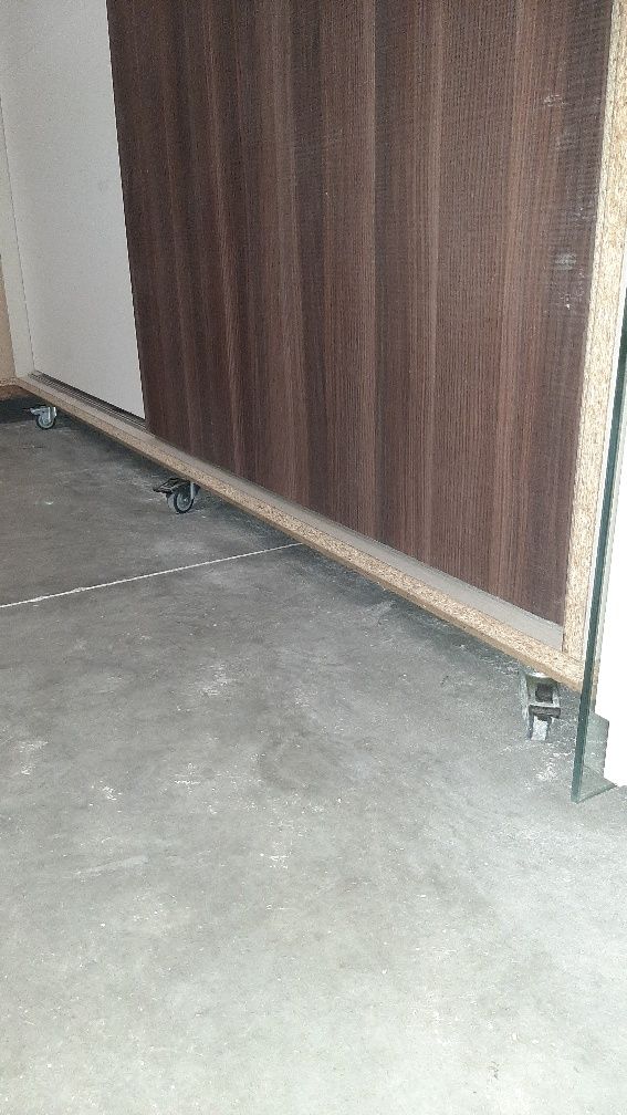 Vendo armário muito resistente para garagem