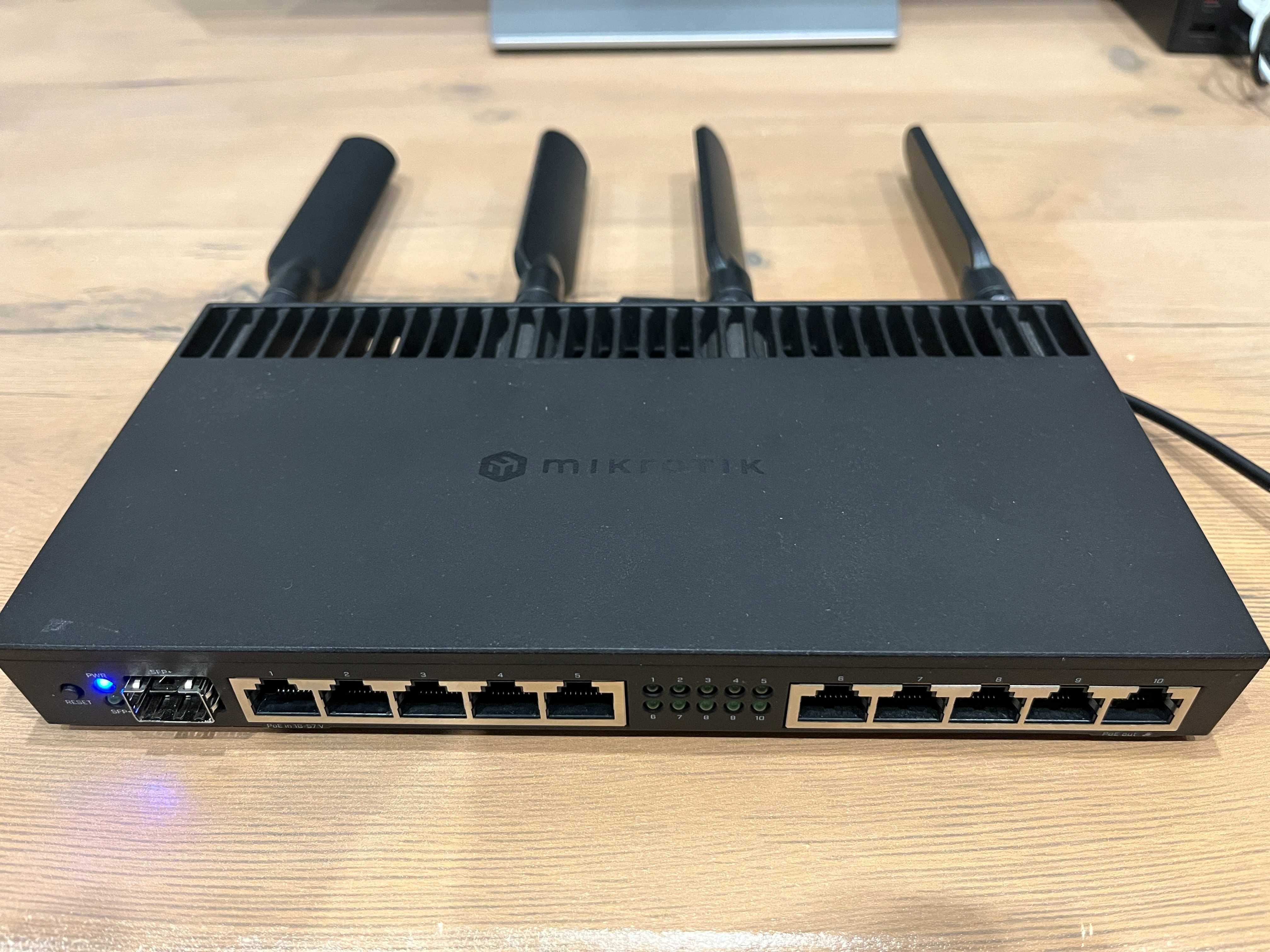 Mikrotik RB4011 WiFi (RB4011iGS+5HacQ2HnD-IN)