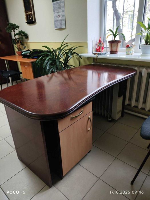 Столи офісні з шухлядами