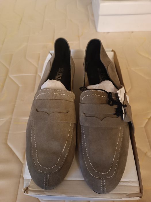 Sapatos MO em pele NOVOS