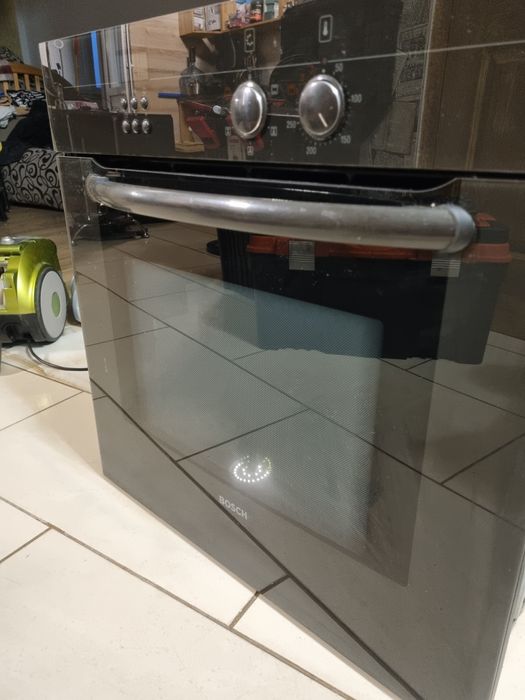 Духова шафа( духовка) Bosch HBT294 по запчастинам.