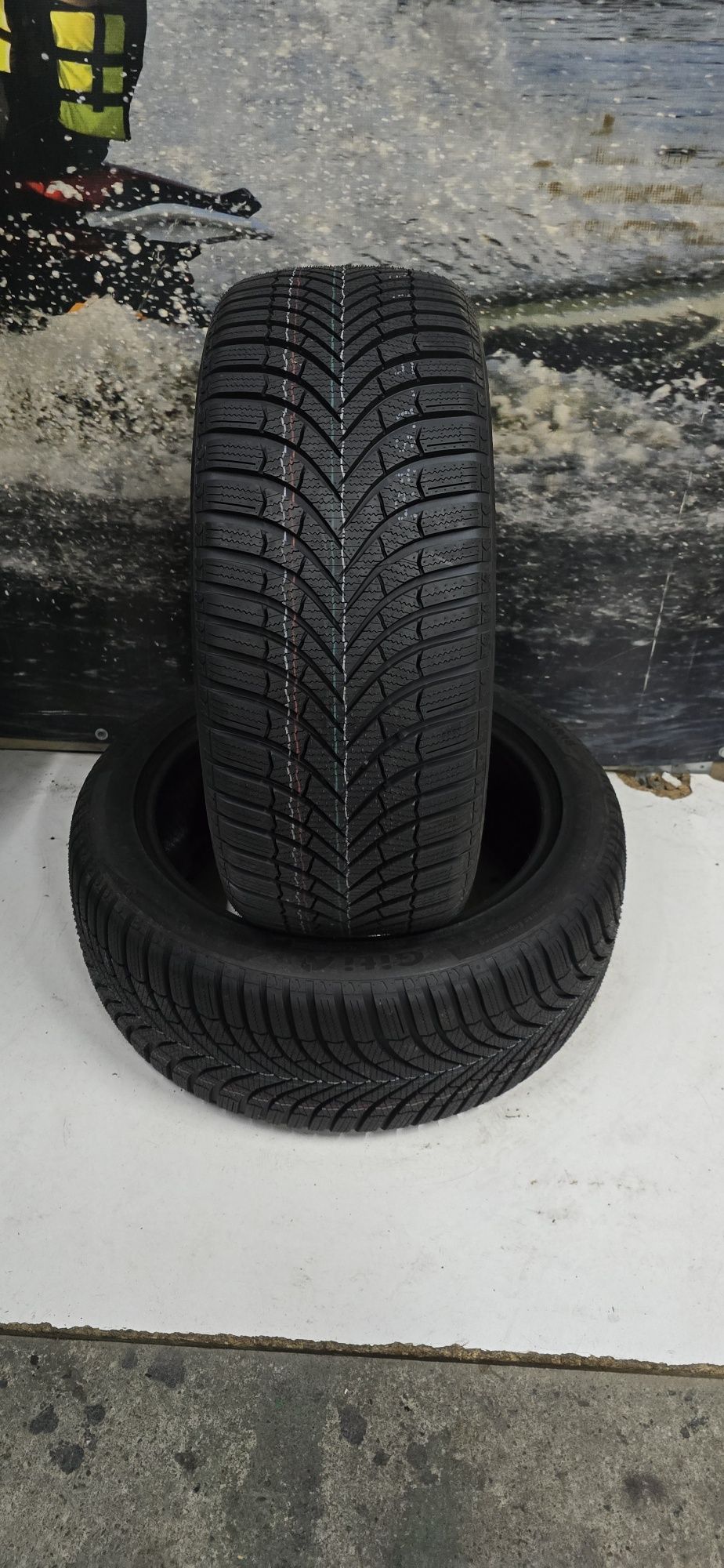 E23 2 x 245/45r18 Giti Winter W2 100V XL opony zimowe nowe