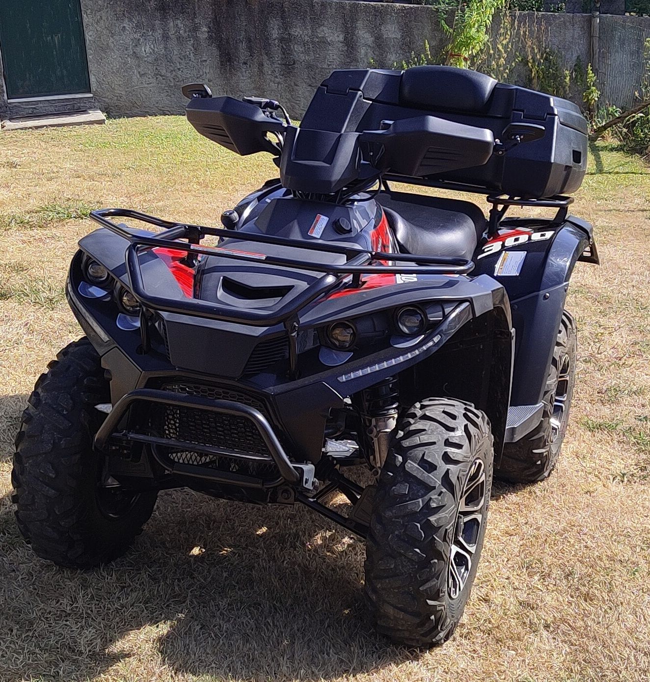 Moto 4 - LINHAI LH300 4X4 c/  top case shad e reboque