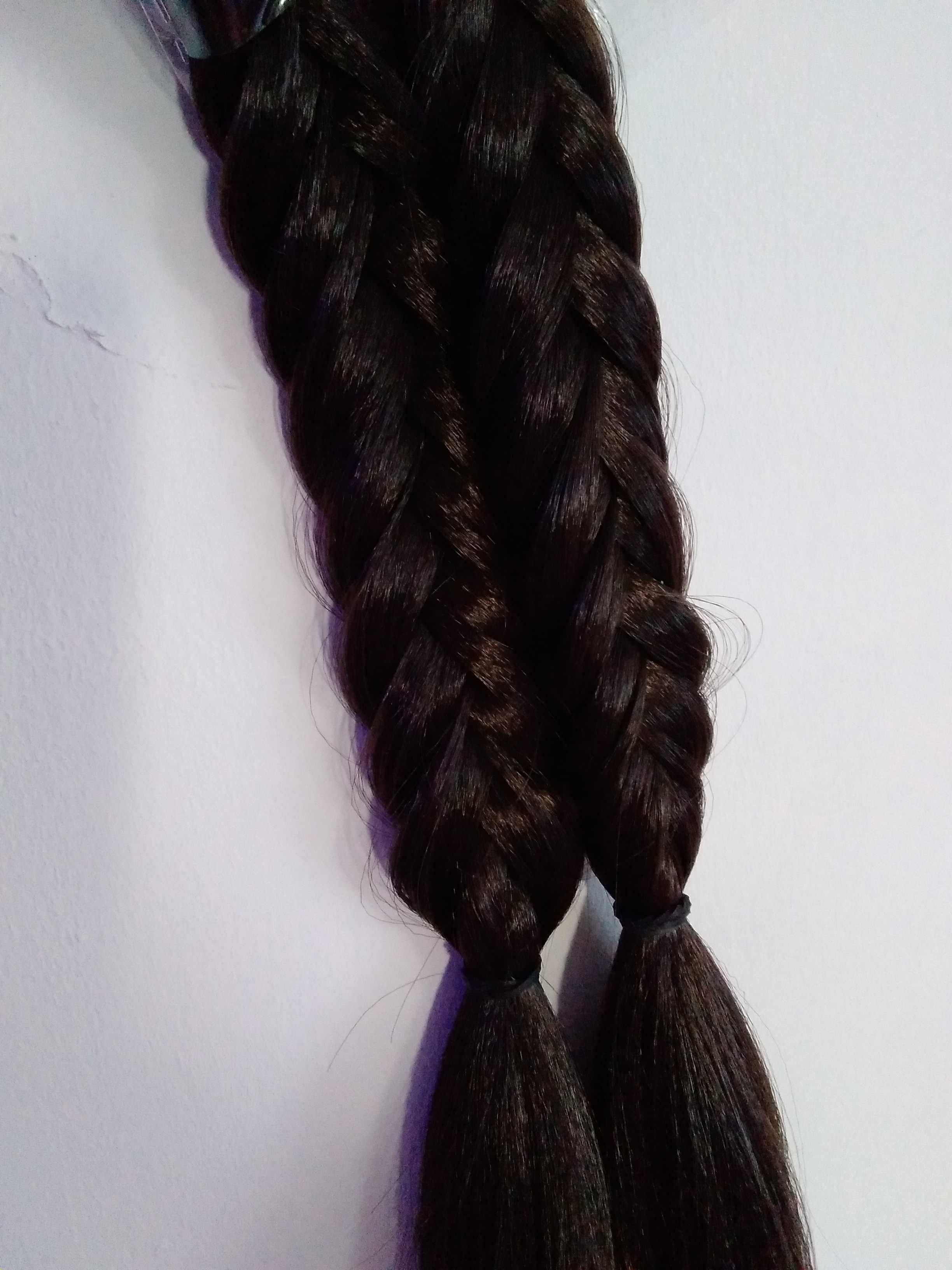 Par tranças sintéticas, cor castanho escuro, novas. 43cm