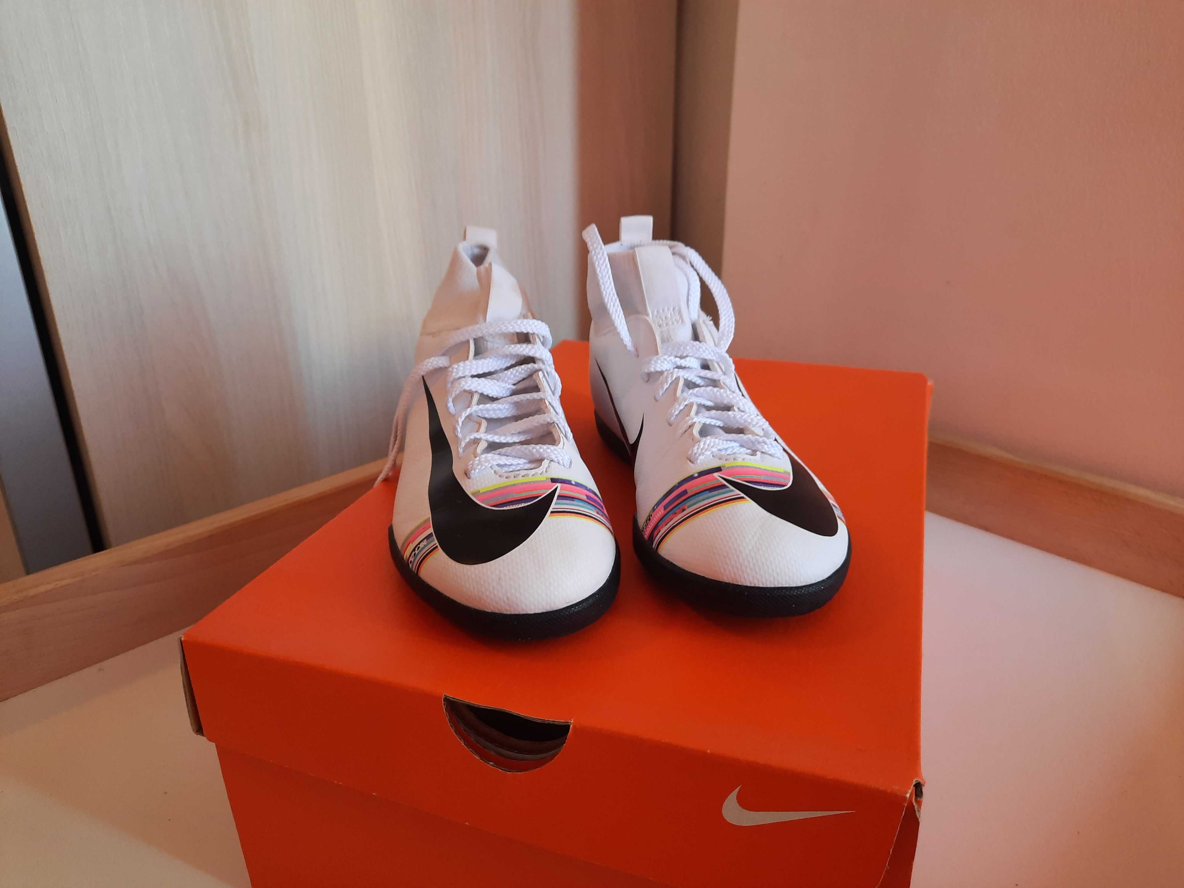 Vendo Sapatilhas Futsal Criança Nike Mercurial