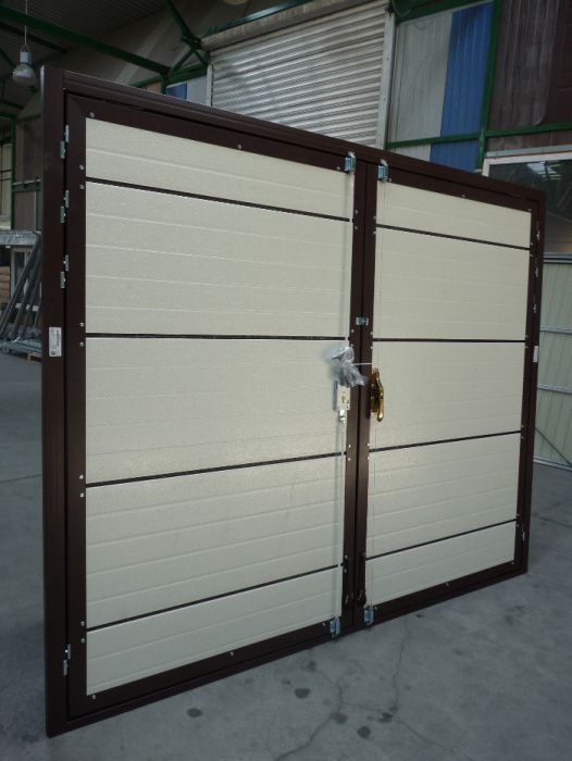 Brama garażowa dwuskrzydłowa Brązowa z panela o gr 40 mm pianka