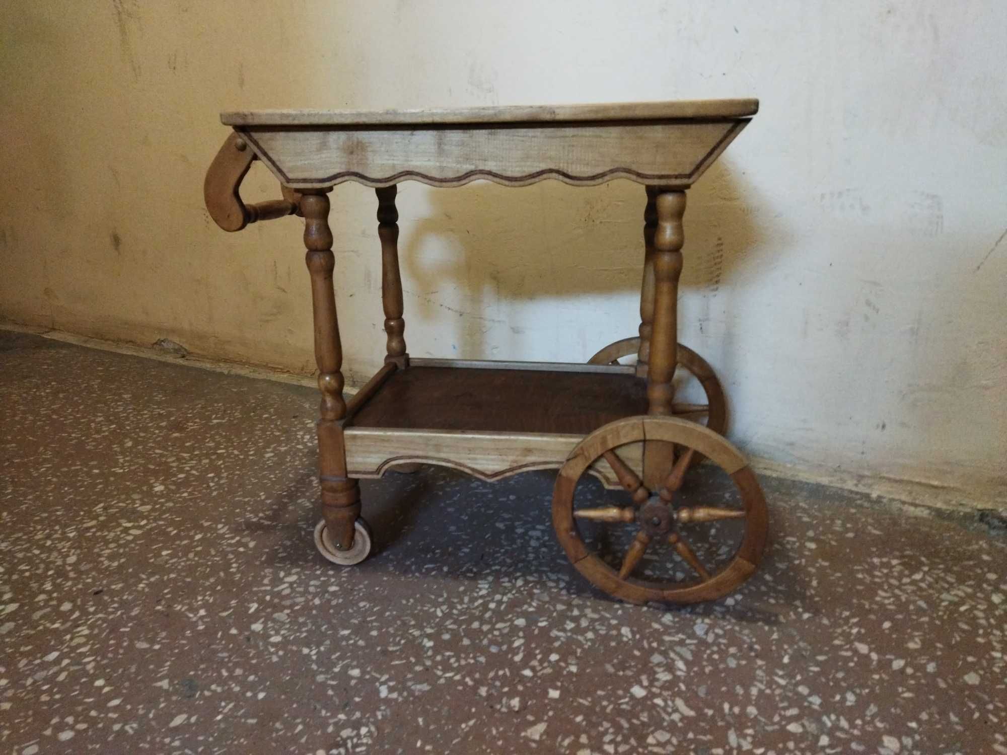 Продам старинный маленький столик на колёсах и стул.