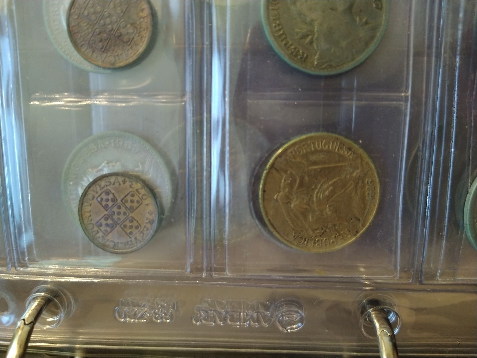 Moedas de escudo.