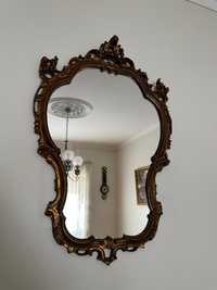Espelho estilo antigo com moldura em ferro.