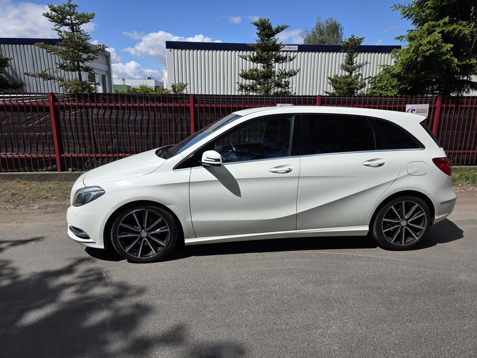 Mercedes B klasa  (W246) - B180  bixenon, pakiet AMG, benzyna