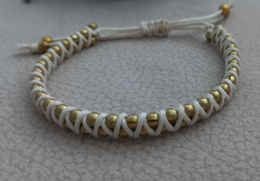 Pulseiras feitas à mão