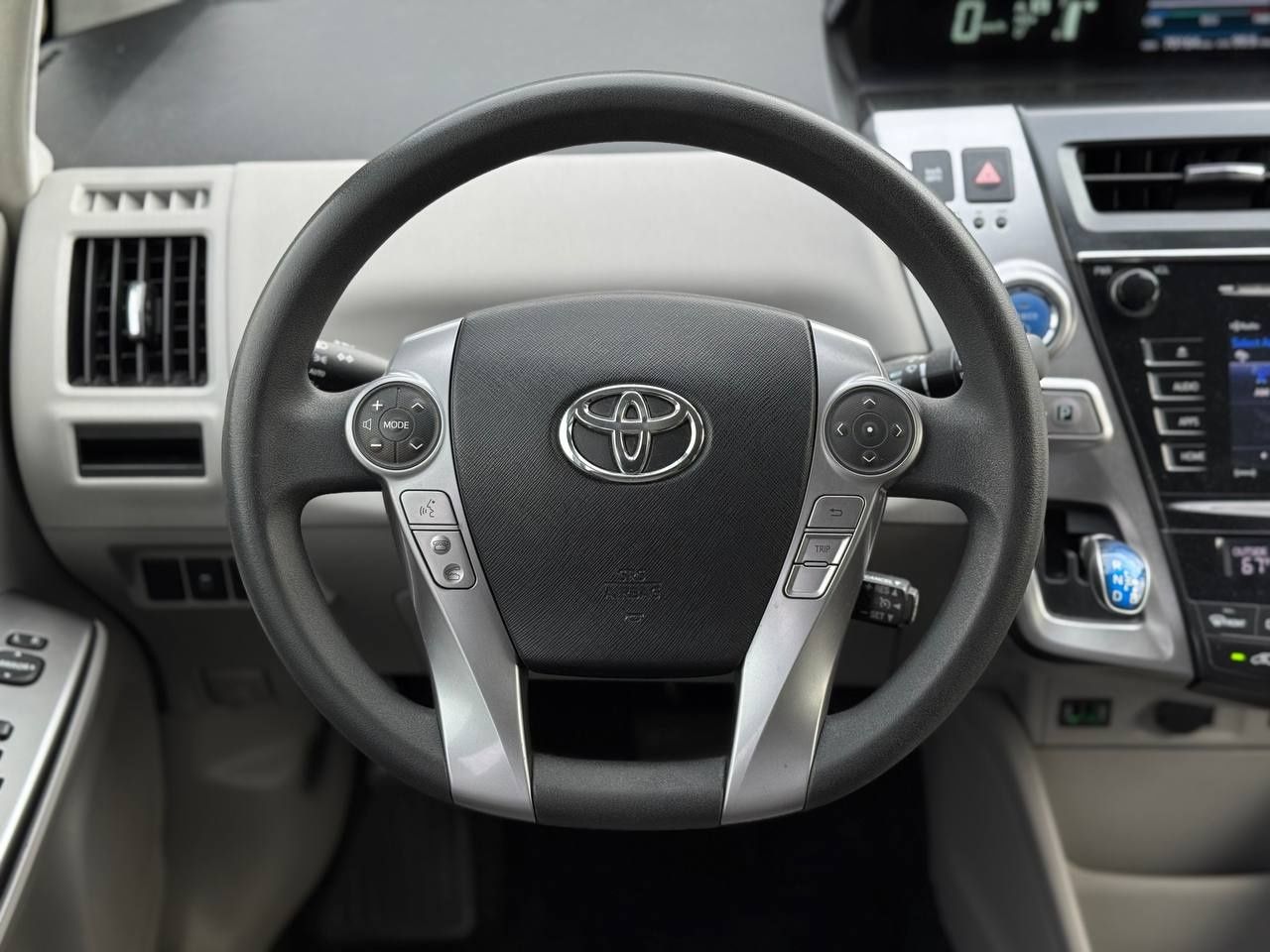 Toyota Prius V 2016 року, 1.8 гібрид, автомат, передній привід, 113т.к