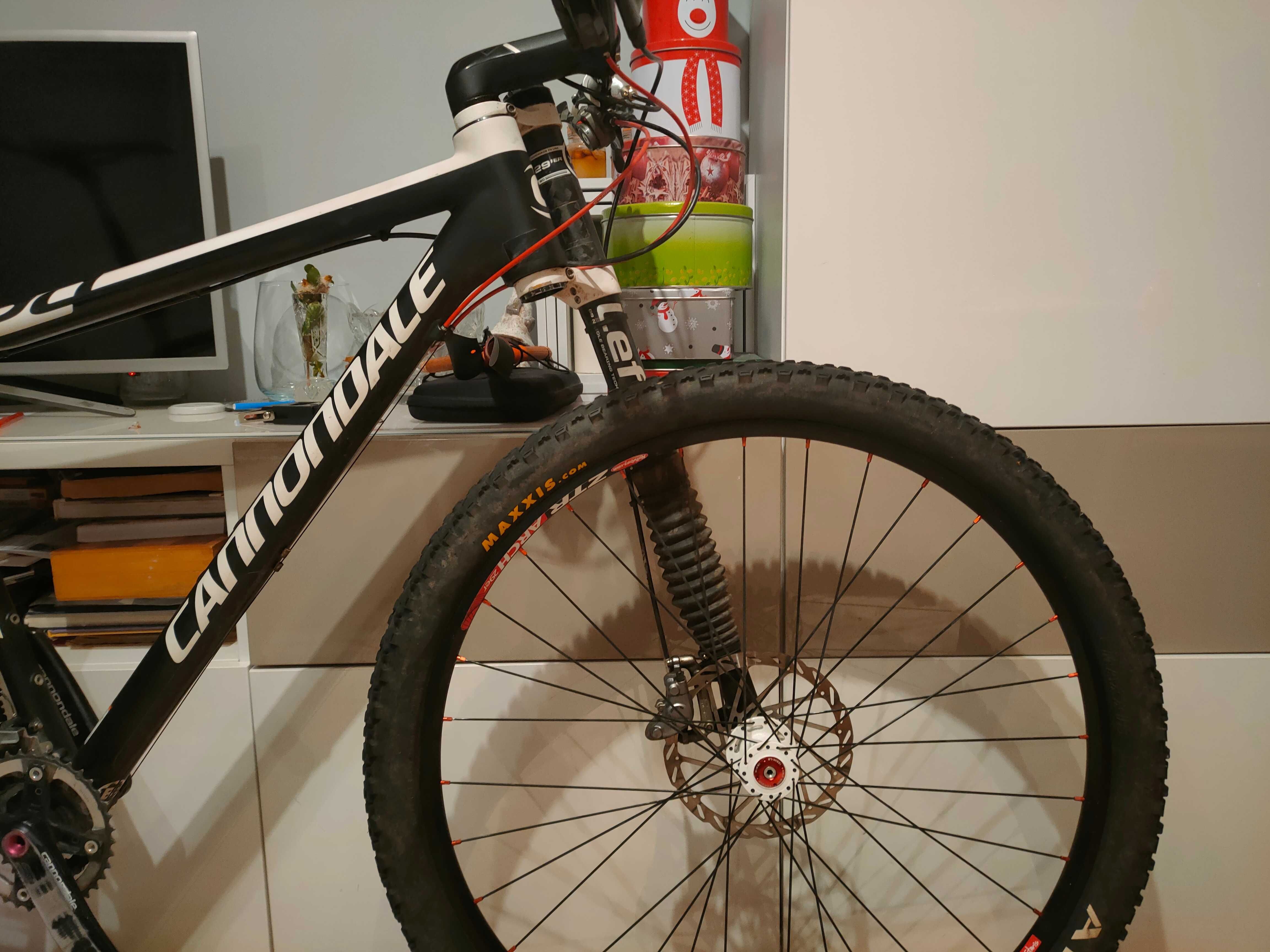 Cannondale Flash hi-mod 1-8,9kg 2x koła, Lefty carbon-.