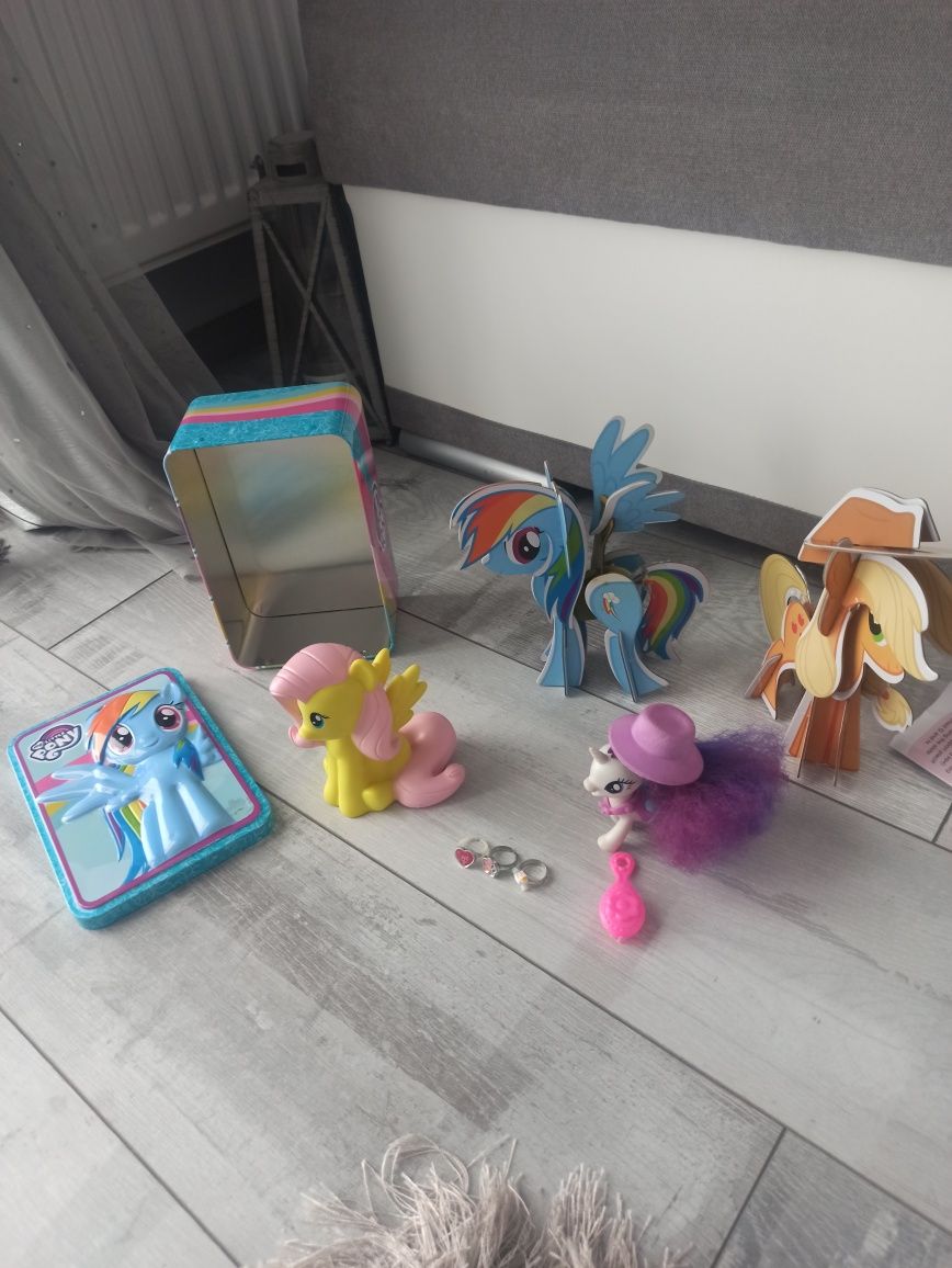 My little pony koniki figurki lampka , puszka puzzle 3d  pierscionki