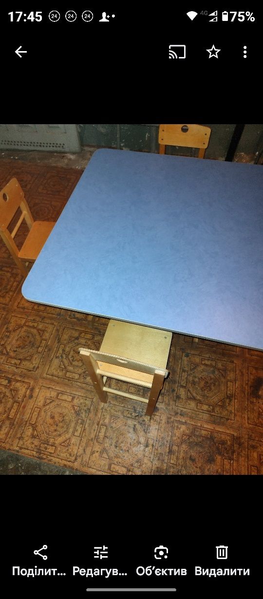 Комплект меблів для дітей,стіл і 4 стільчики.