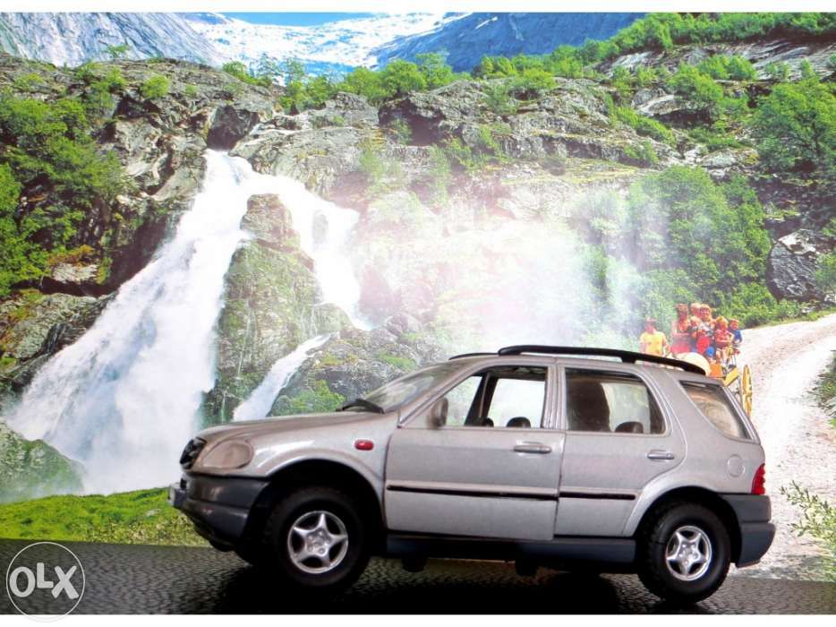 Mercedes Benz M-Class 1:32 Diecast