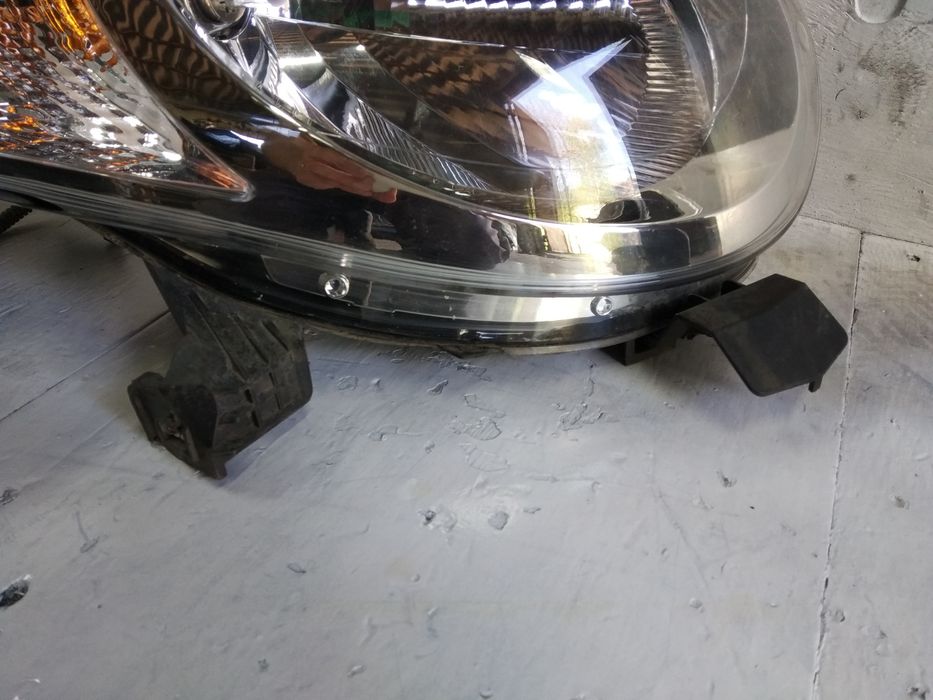 Фари передні Citroen C1 Toyota Aygo Peugeot 107 фара