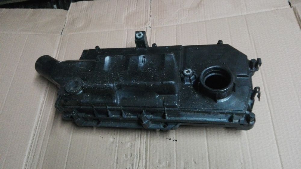 Obudowa Filtra Powietrza V Golf IV 1,4 16 v