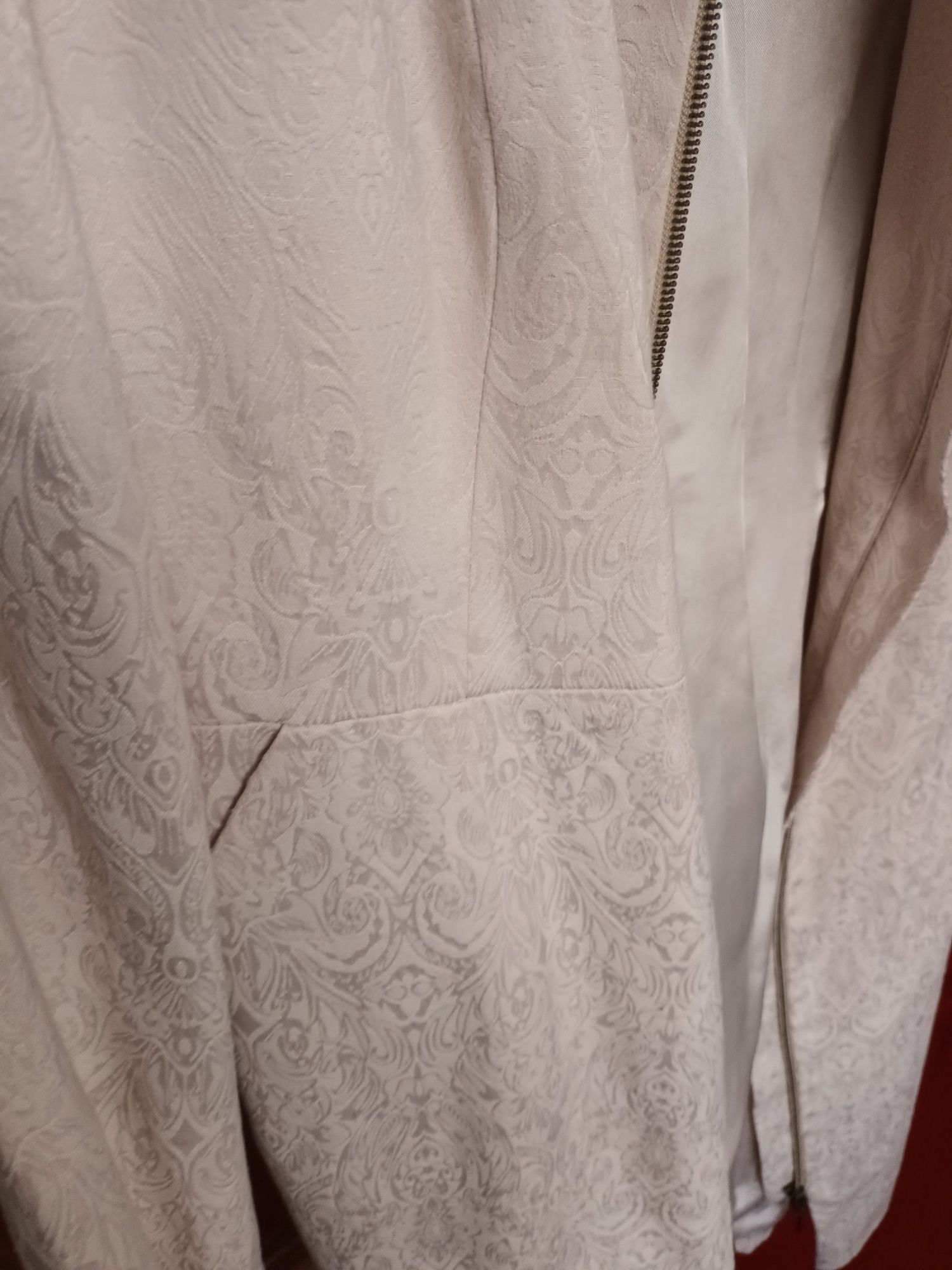 Taliowany plaszcz plaszczyk na podszewce żakiet wesele slub ecru xl 42