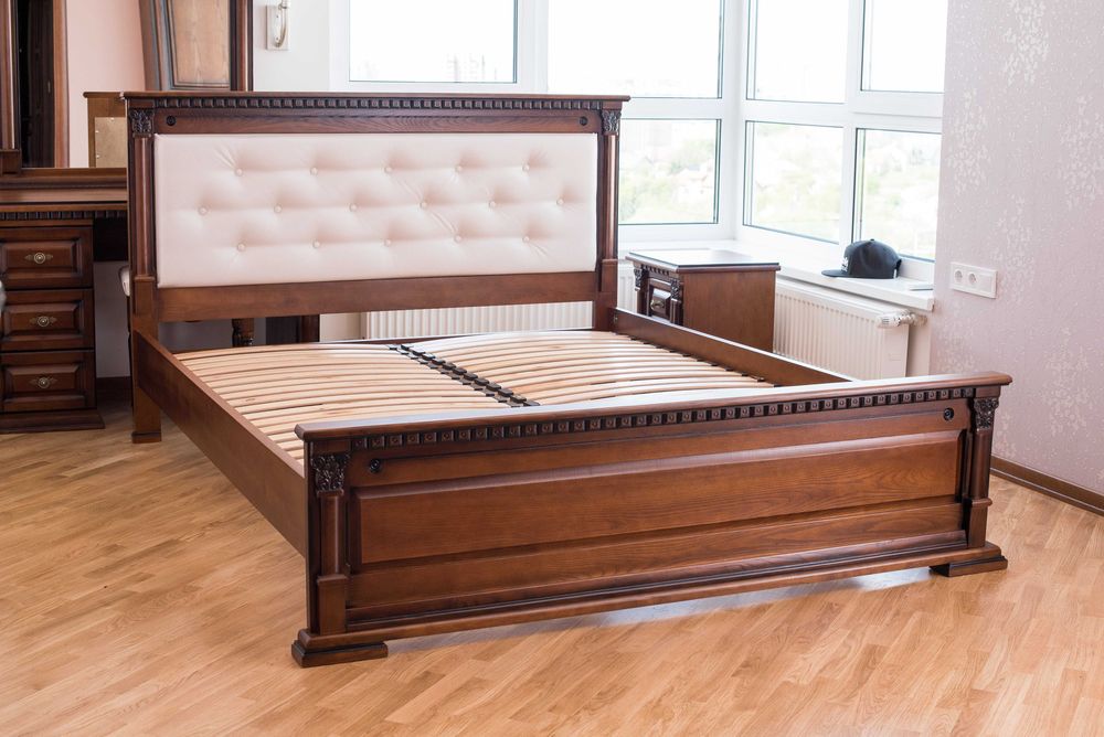 Ліжко з дерева ясен