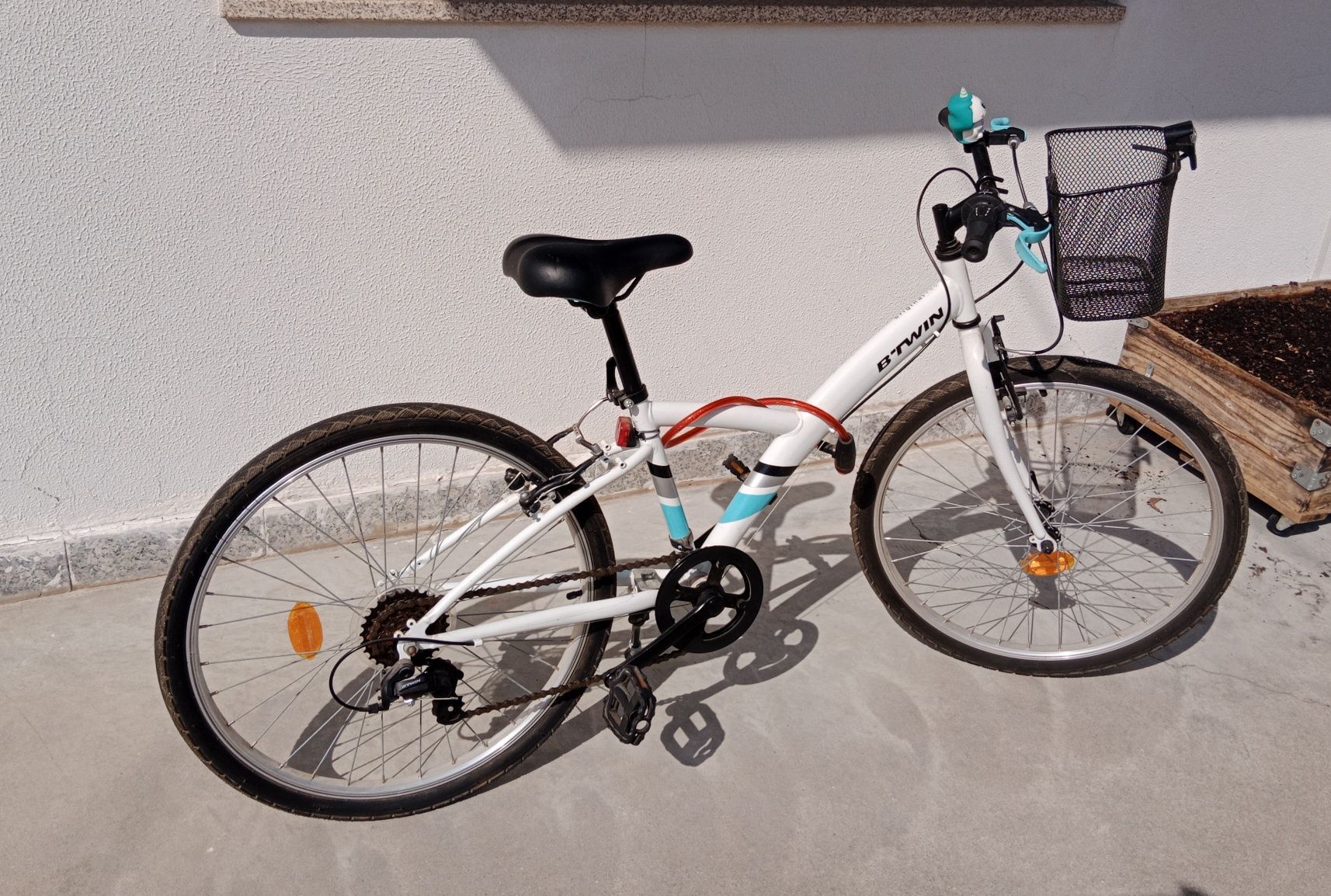 Bicicleta de criança (até aos 13 anos) B- win 100 quase sem uso.