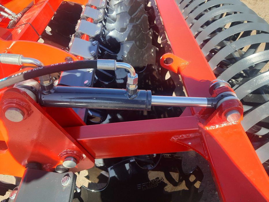 Brona Talerzowa 2,5 Wał daszkowy hydrauliczny  talerze fi 560