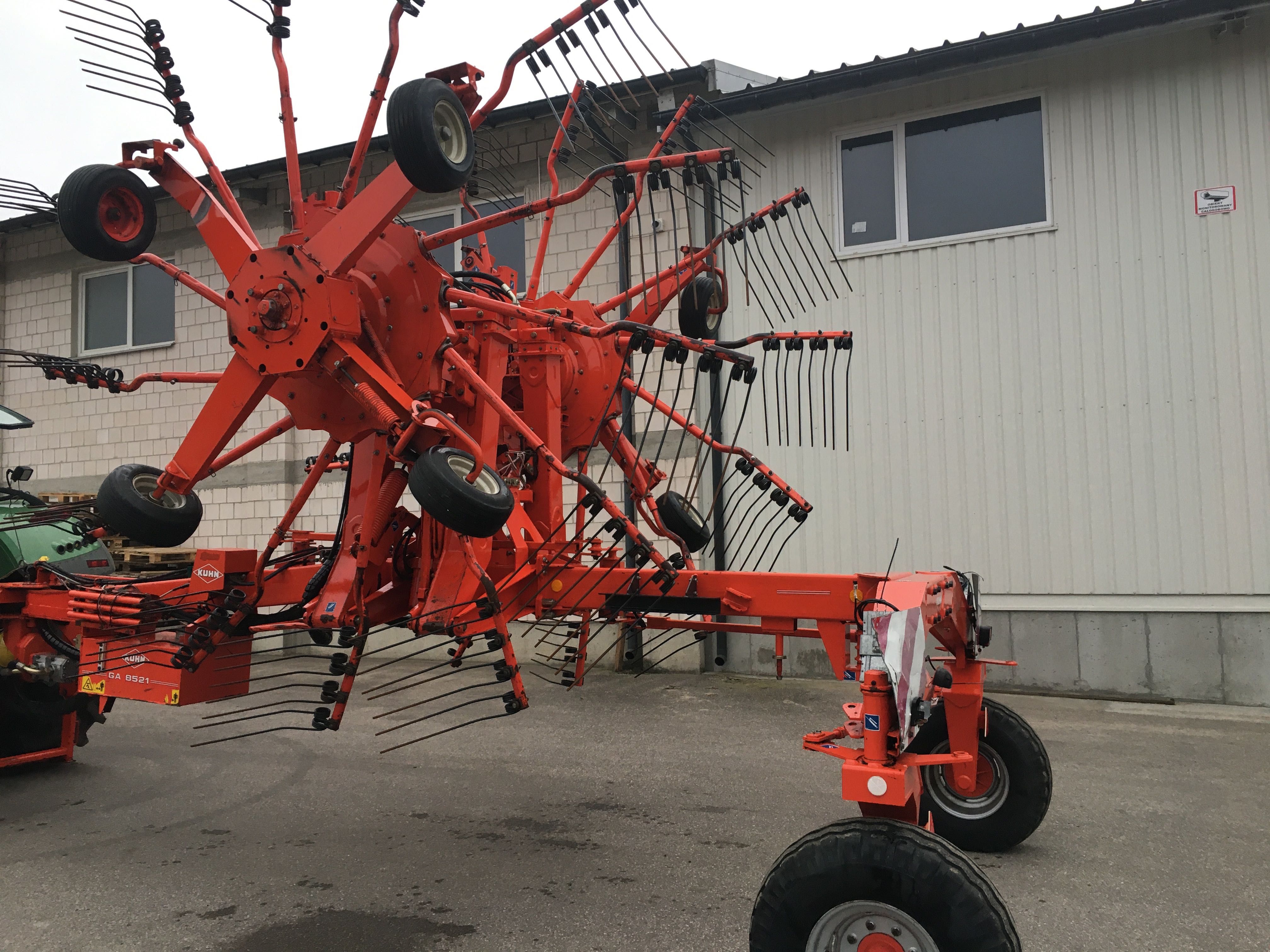 Zgrabiarka kuhn GA 8521 hydrauliczna zmiana szerokości