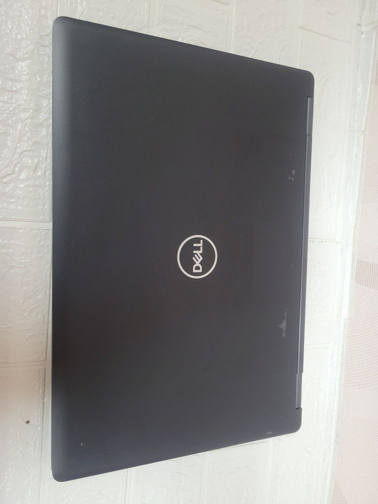 Потужний ноутбук Dell Latitude 5590 15,6" i5-8250u/8GB DDR4/256GB SSD