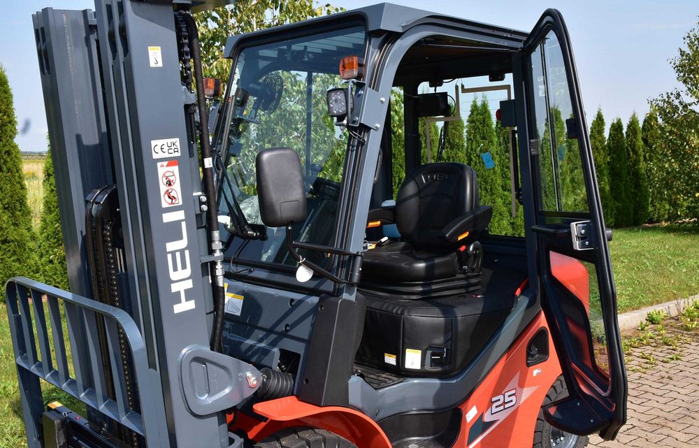 Wózek Widłowy Heli 2,5 T  Diesel Triplex Kabina