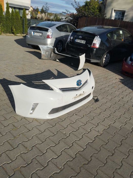 Zderzak przedni Toyota Prius Plus