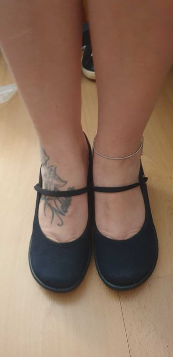 Sapatos de cunha B & W