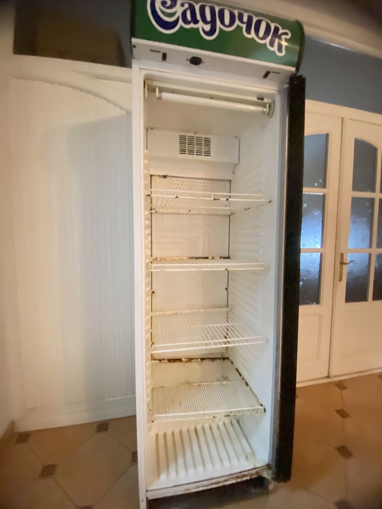 Холодильник вітрина